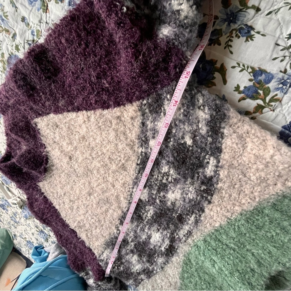 Colorful Women's Sweater - Picture 5 of 11